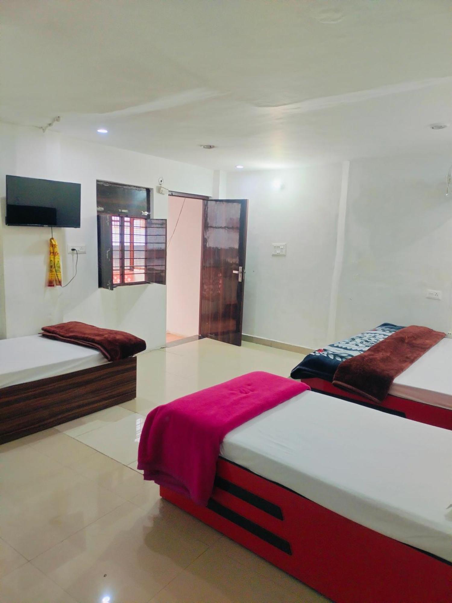 Amit Guest Innn Vrindavan Exterior photo