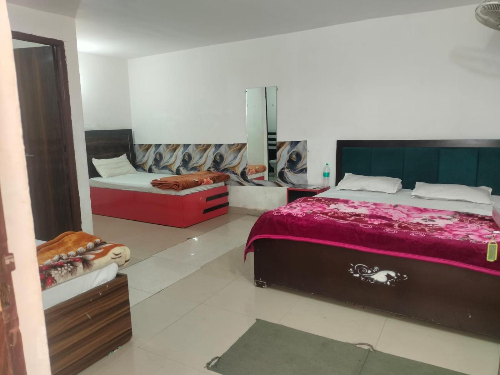 Amit Guest Innn Vrindavan Exterior photo